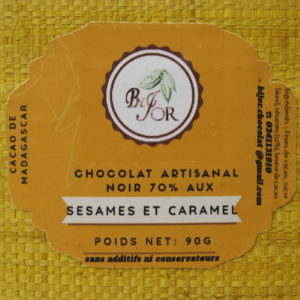 CHOCOLAT ARTISANAL NOIR 70% AUX SÉSAMES ET CARAMEL