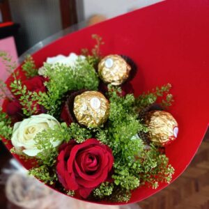 (7) Roses & Chocolats Ferrero Rocher