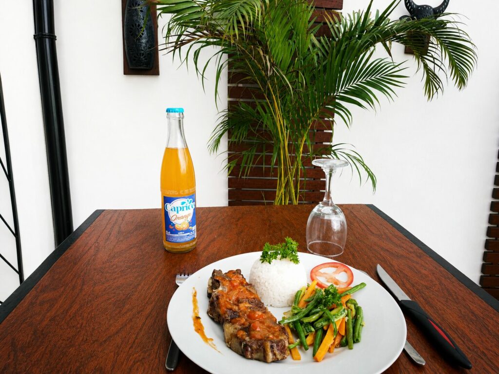 Table de Mahefa - Côte de Porc aigre douce - Antananarivo